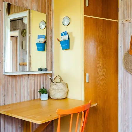 Дом отдыха Colourful Family House With Pastels And Garden Martofte