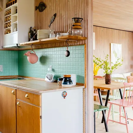 Feriehus Colourful Family House With Pastels And Garden