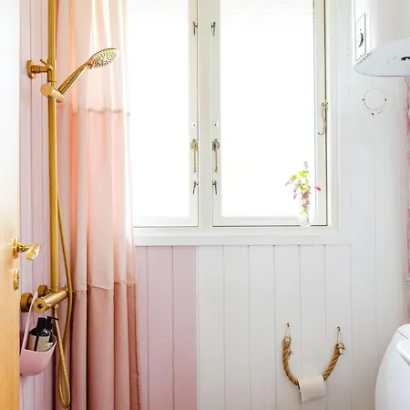 Colourful Family House With Pastels And Garden 펜션 Martofte