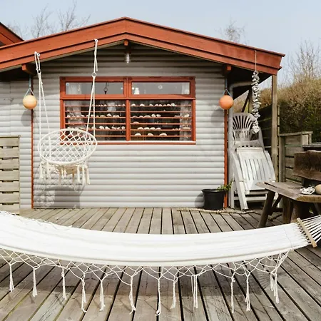 Feriehus Colourful Family House With Pastels And Garden *